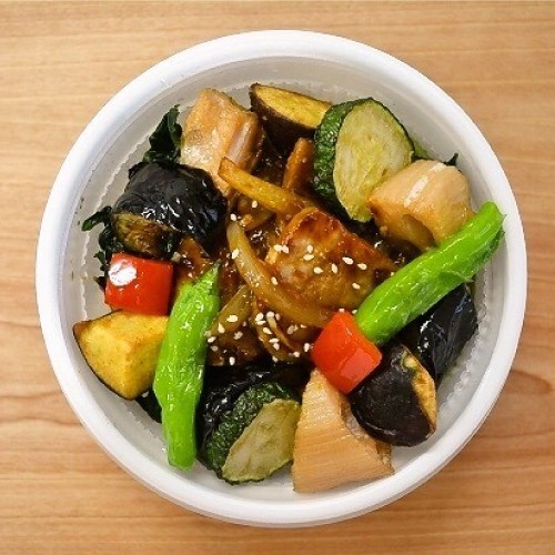 8种蔬菜生姜烧猪肉盖饭